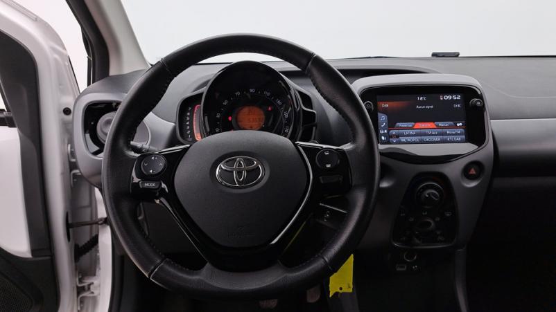 Vente en ligne Toyota Aygo 5P 1.0 VVTi 72ch Automatique/5 X-play au prix de 12 790 €