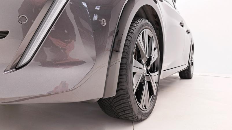 Vente en ligne Peugeot 208  1.2 PureTech S&S 130ch Automatique/8 Gt au prix de 19 090 €