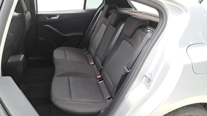 Vente en ligne Ford Focus 5P 1.0 EcoBoost mHEV 155ch Manuelle/6 St-line x au prix de 20 910 €