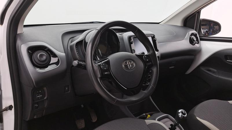 Vente en ligne Toyota Aygo 5P 1.0 VVTi 72ch Automatique/5 X-play au prix de 12 790 €