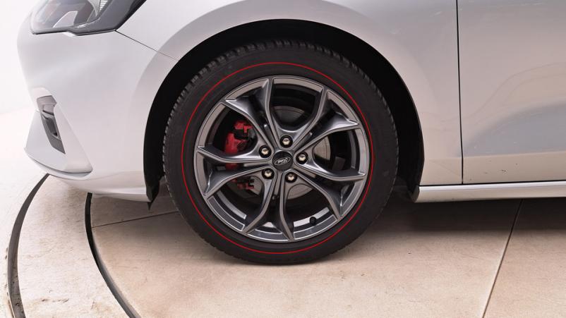 Vente en ligne Ford Focus 5P 1.0 EcoBoost mHEV 155ch Manuelle/6 St-line x au prix de 20 910 €