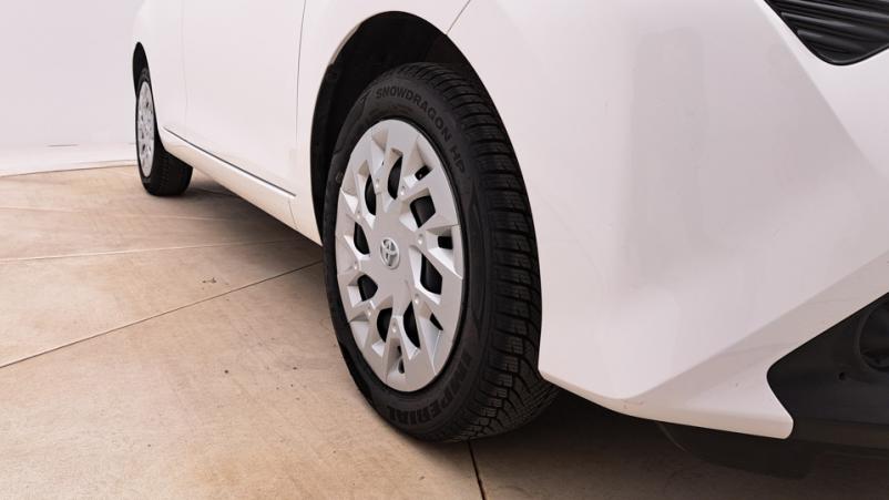 Vente en ligne Toyota Aygo 5P 1.0 VVTi 72ch Automatique/5 X-play au prix de 12 790 €