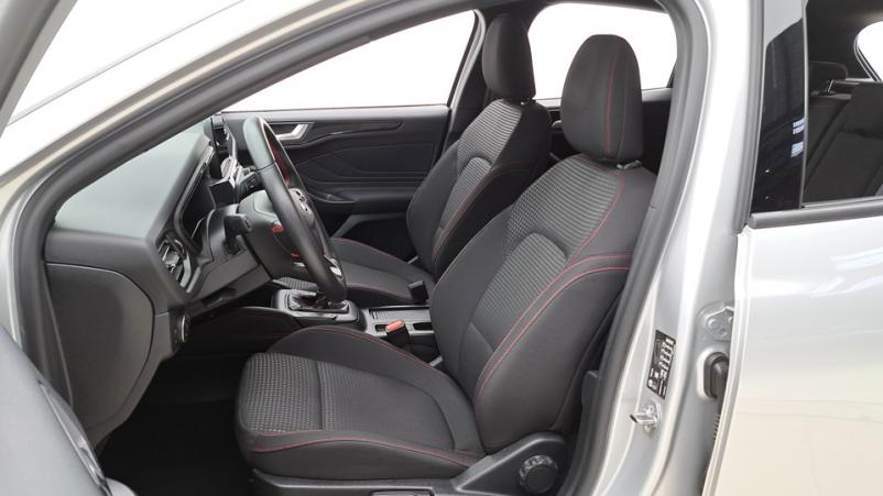 Vente en ligne Ford Focus 5P 1.0 EcoBoost mHEV 155ch Manuelle/6 St-line x au prix de 20 910 €