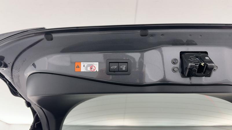 Vente en ligne Toyota C-HR C-hr II 1.8 Hybrid 140ch Design au prix de 31 400 €