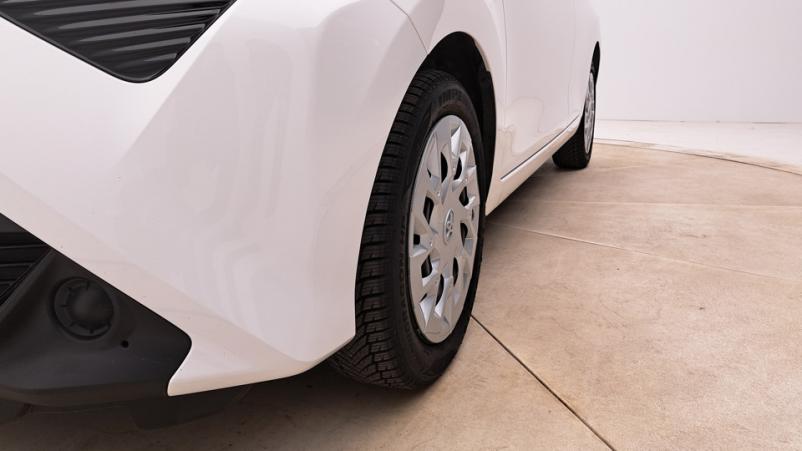 Vente en ligne Toyota Aygo 5P 1.0 VVTi 72ch Automatique/5 X-play au prix de 12 790 €