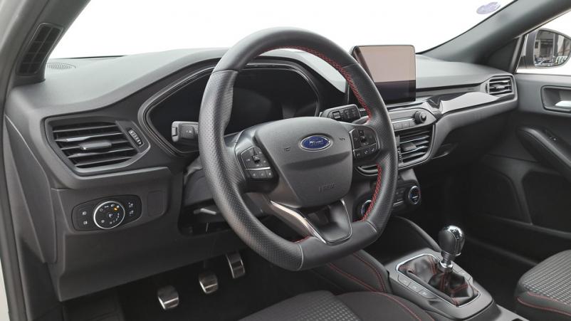 Vente en ligne Ford Focus 5P 1.0 EcoBoost mHEV 155ch Manuelle/6 St-line x au prix de 20 910 €