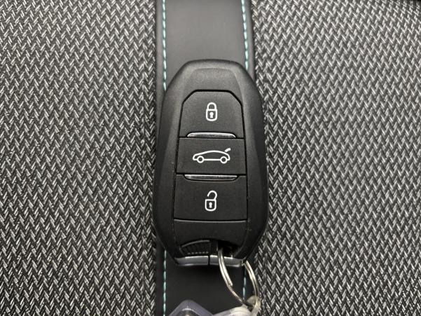 Vente en ligne Peugeot 308 1.5 BlueHDi 130ch Allure EAT8 au prix de 25 980 €