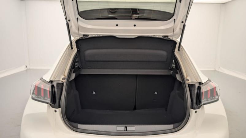 Vente en ligne Peugeot 208 50 KWH 136CH GT au prix de 25 210 €
