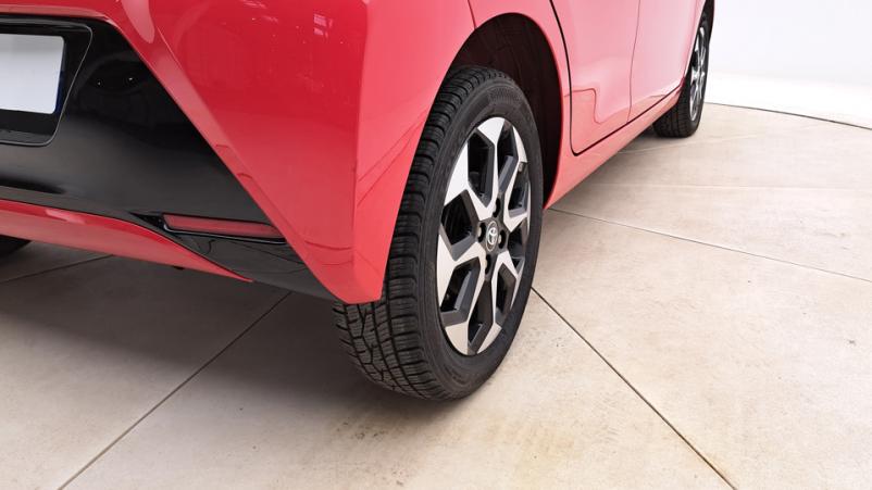 Vente en ligne Toyota Aygo 5P 1.0 VVTi 72ch Automatique/5 X-play au prix de 14 520 €