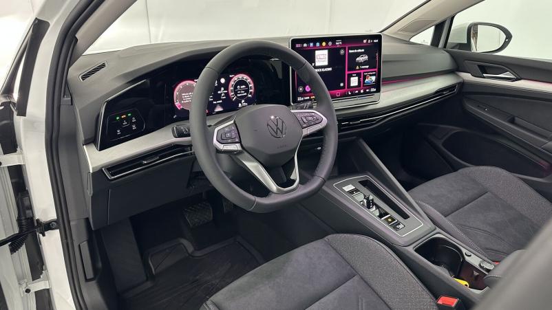 Vente en ligne Volkswagen Golf Golf VIII 1.5 eTSI EVO2 150ch Life Plus DSG7 au prix de 33 200 €