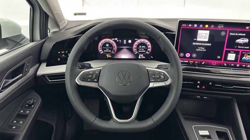 Vente en ligne Volkswagen Golf Golf VIII 1.5 eTSI EVO2 150ch Life Plus DSG7 au prix de 33 200 €