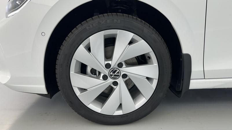 Vente en ligne Volkswagen Golf Golf VIII 1.5 eTSI EVO2 150ch Life Plus DSG7 au prix de 33 200 €