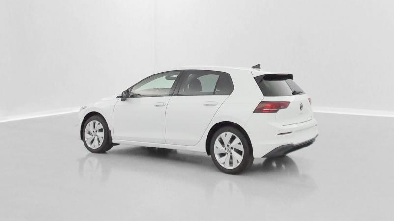 Vente en ligne Volkswagen Golf Golf VIII 1.5 eTSI EVO2 150ch Life Plus DSG7 au prix de 33 200 €