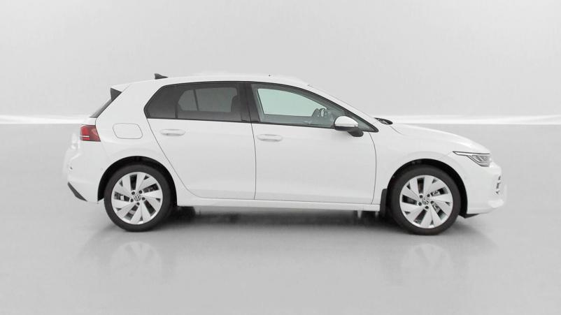 Vente en ligne Volkswagen Golf Golf VIII 1.5 eTSI EVO2 150ch Life Plus DSG7 au prix de 33 200 €