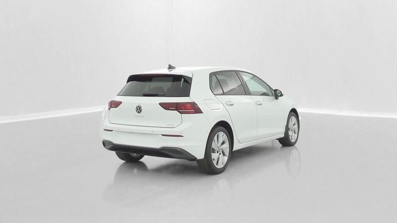 Vente en ligne Volkswagen Golf Golf VIII 1.5 eTSI EVO2 150ch Life Plus DSG7 au prix de 33 200 €