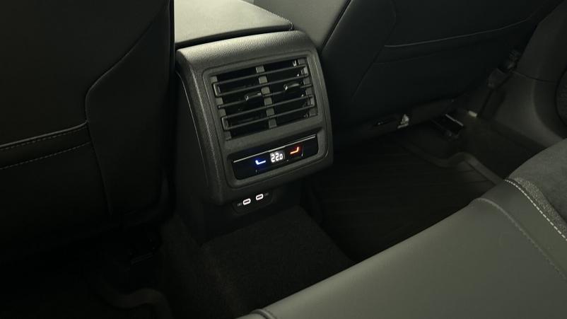 Vente en ligne Volkswagen Golf Golf VIII 1.5 eTSI EVO2 150ch Life Plus DSG7 au prix de 33 200 €