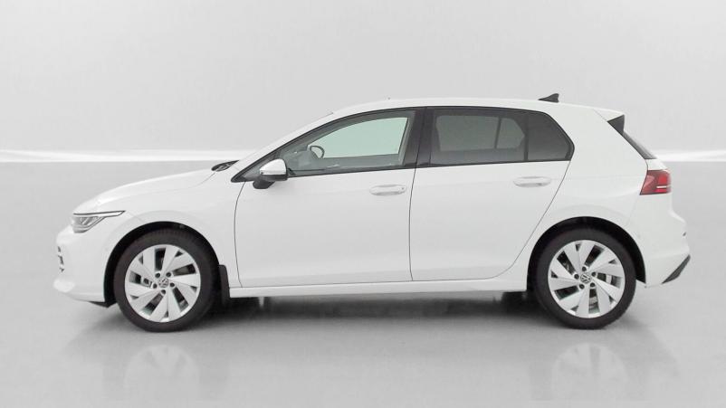 Vente en ligne Volkswagen Golf Golf VIII 1.5 eTSI EVO2 150ch Life Plus DSG7 au prix de 33 200 €