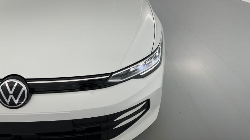 Vente en ligne Volkswagen Golf Golf VIII 1.5 eTSI EVO2 150ch Life Plus DSG7 au prix de 33 200 €