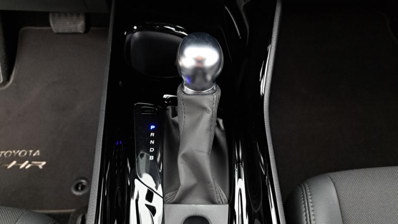 Vente en ligne Toyota C-HR  1.8 Hybrid 122ch Automatique/ Design au prix de 26 190 €