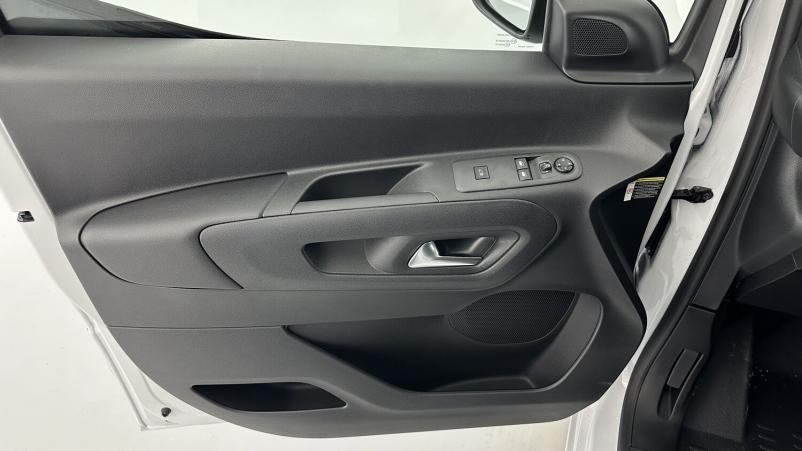 Vente en ligne Peugeot Partner Fourgon Partner III M 650kg BlueHDi 130ch EAT8 au prix de 26 580 €