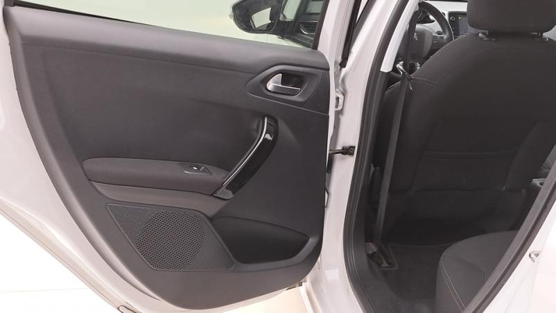 Vente en ligne Peugeot 208 5P 1.2 PureTech S&S 110ch Manuelle/5 Allure au prix de 10 460 €