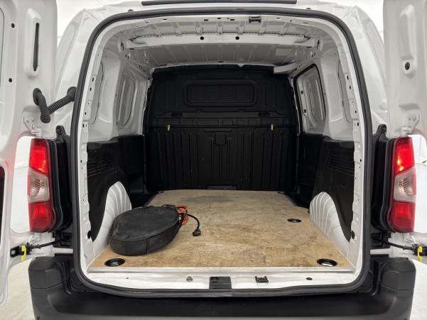 Vente en ligne Citroën Berlingo M 800kg Electrique 136ch Batterie 50 kWh 3 places + Radars AR au prix de 19 990 €