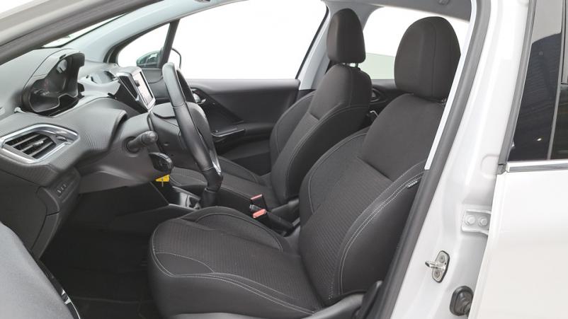Vente en ligne Peugeot 208 5P 1.2 PureTech S&S 110ch Manuelle/5 Allure au prix de 10 460 €