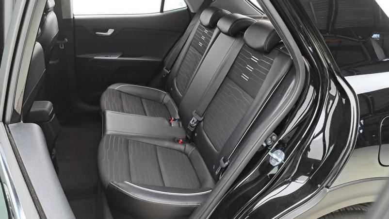 Vente en ligne Kia Stonic  1.0 T-GDI MHEV 120ch Manuelle/6 Gt line au prix de 16 550 €