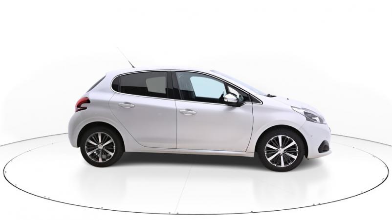 Vente en ligne Peugeot 208 5P 1.2 PureTech S&S 110ch Manuelle/5 Allure au prix de 10 460 €