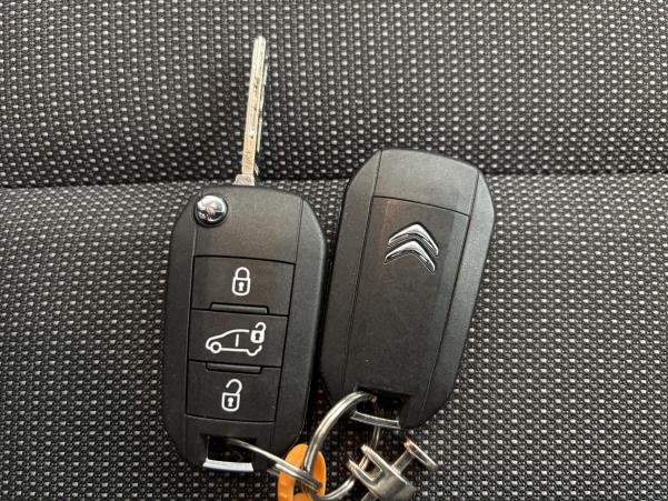 Vente en ligne Citroën Berlingo M 800kg Electrique 136ch Batterie 50 kWh 3 places + Radars AR au prix de 19 990 €