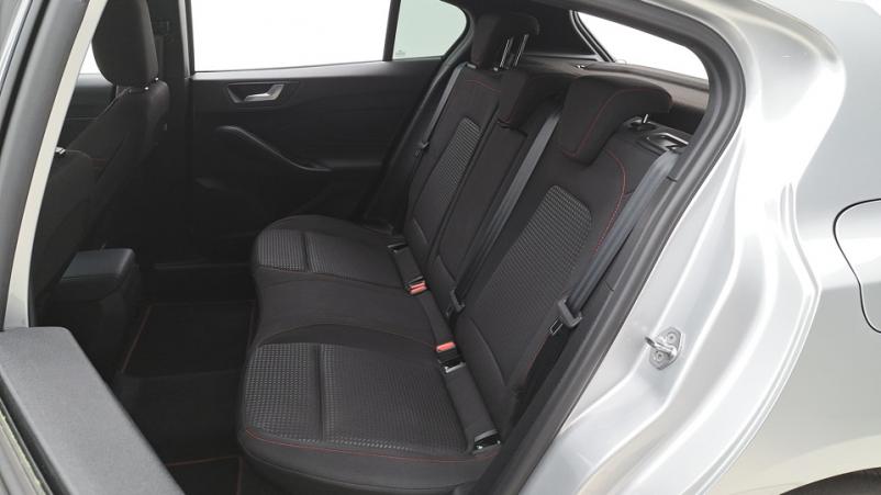 Vente en ligne Ford Focus 5P 1.0 EcoBoost mHEV 155ch Automatique/7 St-line x au prix de 25 680 €