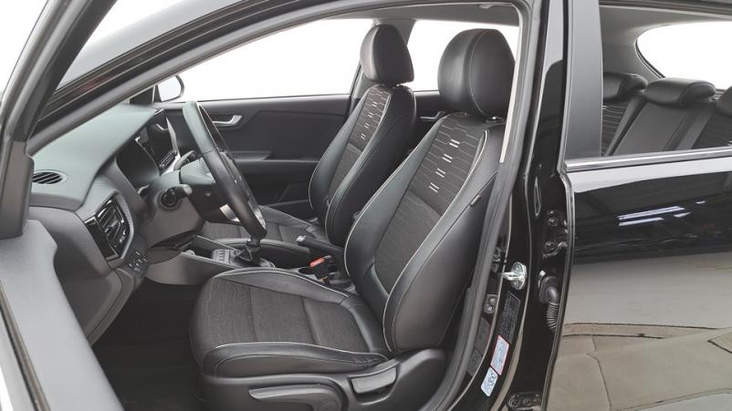 Vente en ligne Kia Stonic  1.0 T-GDI MHEV 120ch Manuelle/6 Gt line au prix de 16 550 €