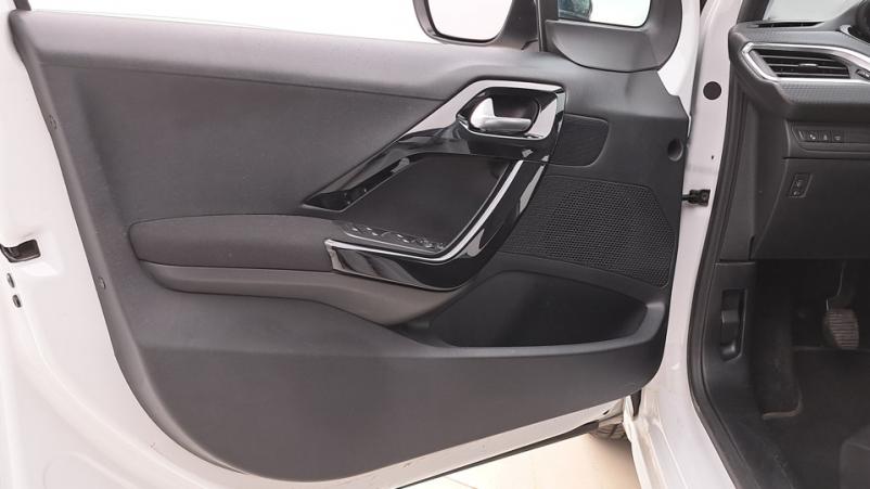 Vente en ligne Peugeot 208 5P 1.2 PureTech S&S 110ch Manuelle/5 Allure au prix de 10 460 €