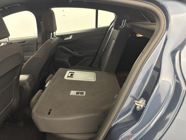 Vente en ligne Ford Focus 1.0 Flexifuel mHEV 125ch ST-Line Suréquipée au prix de 20 990 €
