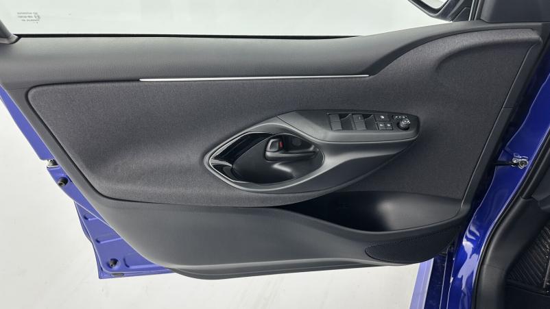 Vente en ligne Toyota Yaris Yaris Hybride 116h Design e-CVT au prix de 25 700 €
