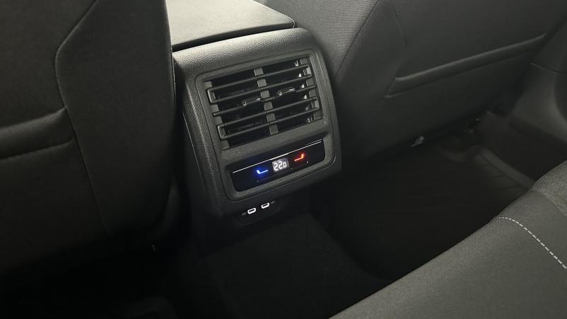 Vente en ligne Volkswagen Golf Golf VIII 1.5 eTSI EVO2 150ch Life Plus DSG7 au prix de 32 400 €