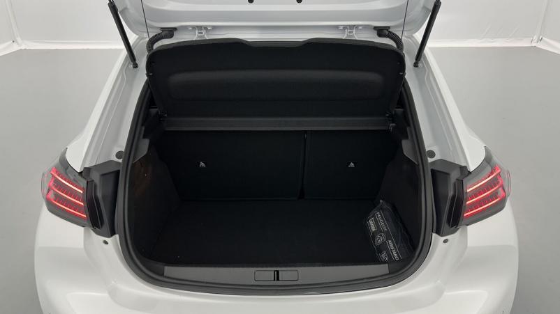 Vente en ligne Peugeot 208 208 II(2) 1.2 PureTech 100ch GT au prix de 21 410 €