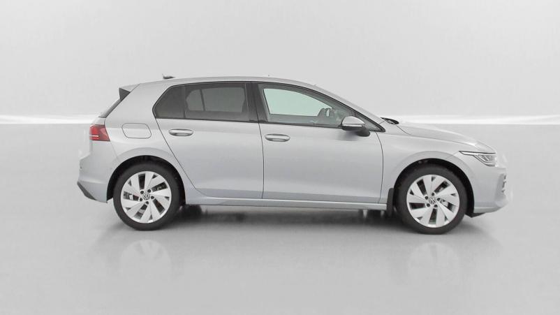 Vente en ligne Volkswagen Golf Golf VIII 1.5 eTSI EVO2 150ch Life Plus DSG7 au prix de 32 400 €