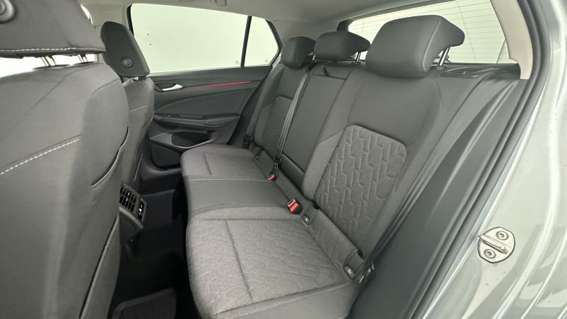 Vente en ligne Volkswagen Golf Golf VIII 1.5 eTSI EVO2 150ch Life Plus DSG7 au prix de 32 400 €