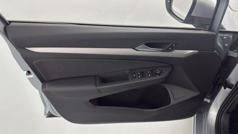 Vente en ligne Volkswagen Golf Golf VIII 1.5 eTSI EVO2 150ch Life Plus DSG7 au prix de 32 400 €