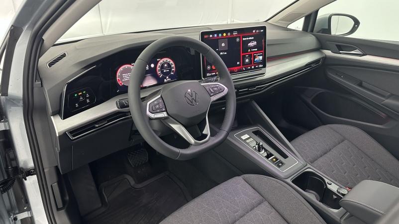 Vente en ligne Volkswagen Golf Golf VIII 1.5 eTSI EVO2 150ch Life Plus DSG7 au prix de 32 400 €