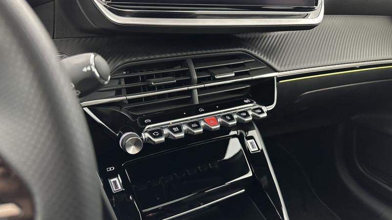Vente en ligne Peugeot 208 208 II(2) 1.2 PureTech 100ch GT au prix de 21 410 €
