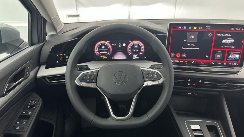 Vente en ligne Volkswagen Golf Golf VIII 1.5 eTSI EVO2 150ch Life Plus DSG7 au prix de 32 400 €