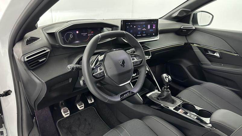 Vente en ligne Peugeot 208 208 II(2) 1.2 PureTech 100ch GT au prix de 21 410 €
