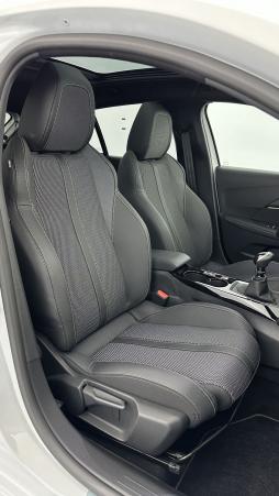 Vente en ligne Peugeot 208 208 II(2) 1.2 PureTech 100ch GT au prix de 21 410 €