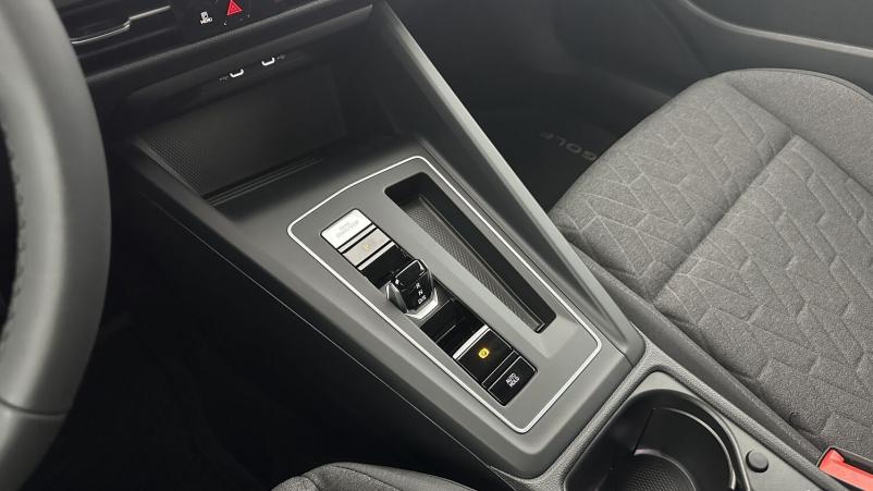 Vente en ligne Volkswagen Golf Golf VIII 1.5 eTSI EVO2 150ch Life Plus DSG7 au prix de 32 400 €
