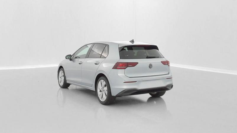 Vente en ligne Volkswagen Golf Golf VIII 1.5 eTSI EVO2 150ch Life Plus DSG7 au prix de 32 400 €