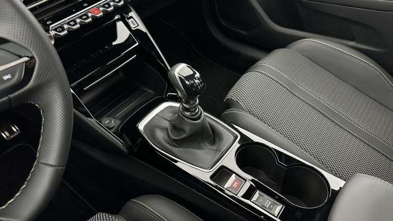 Vente en ligne Peugeot 208 208 II(2) 1.2 PureTech 100ch GT au prix de 21 410 €