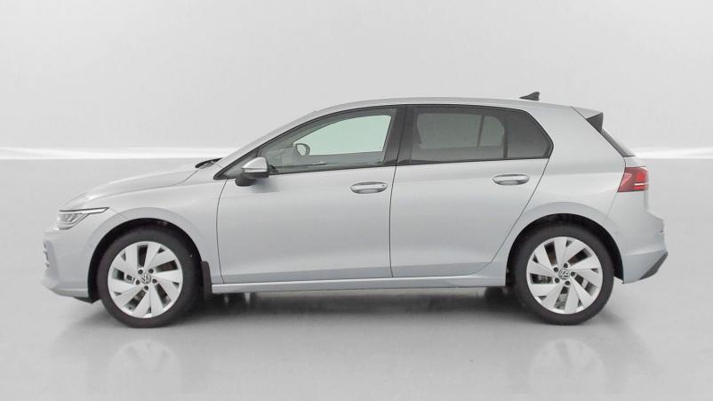 Vente en ligne Volkswagen Golf Golf VIII 1.5 eTSI EVO2 150ch Life Plus DSG7 au prix de 32 400 €