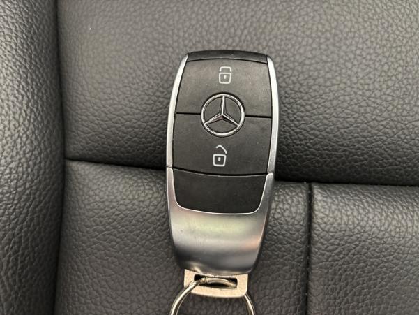 Vente en ligne Mercedes GLA 250 e 160+102ch Progressive Line 8G-DCT Suréquipé + Toit ouvrant au prix de 30 990 €